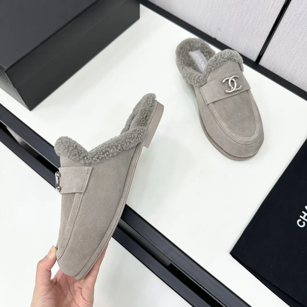 👟👟Ex-factory price 600👟👟Chanel 24K new furry loafers and Teddy furry shoes for autumn and winter. Very comfortable. Maillard brown is still very suitable for autumn and winter~ Suede upper, fur lining integrated, leather outsole Size: 35-39, other sizes are customized